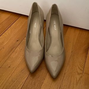 Nude Nine West pointed toe heels